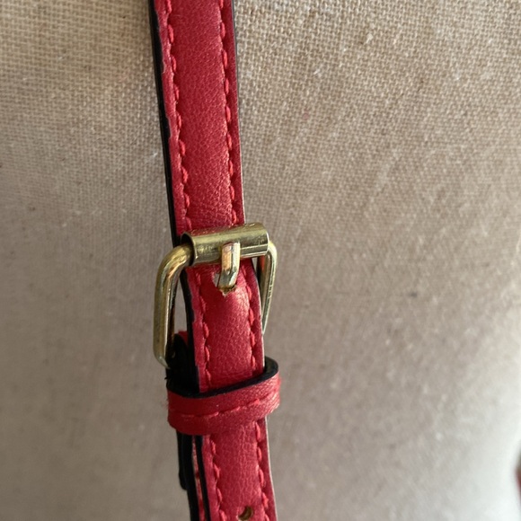 Red crossbody camera bag from Italy, faux leather - Picture 4 of 14